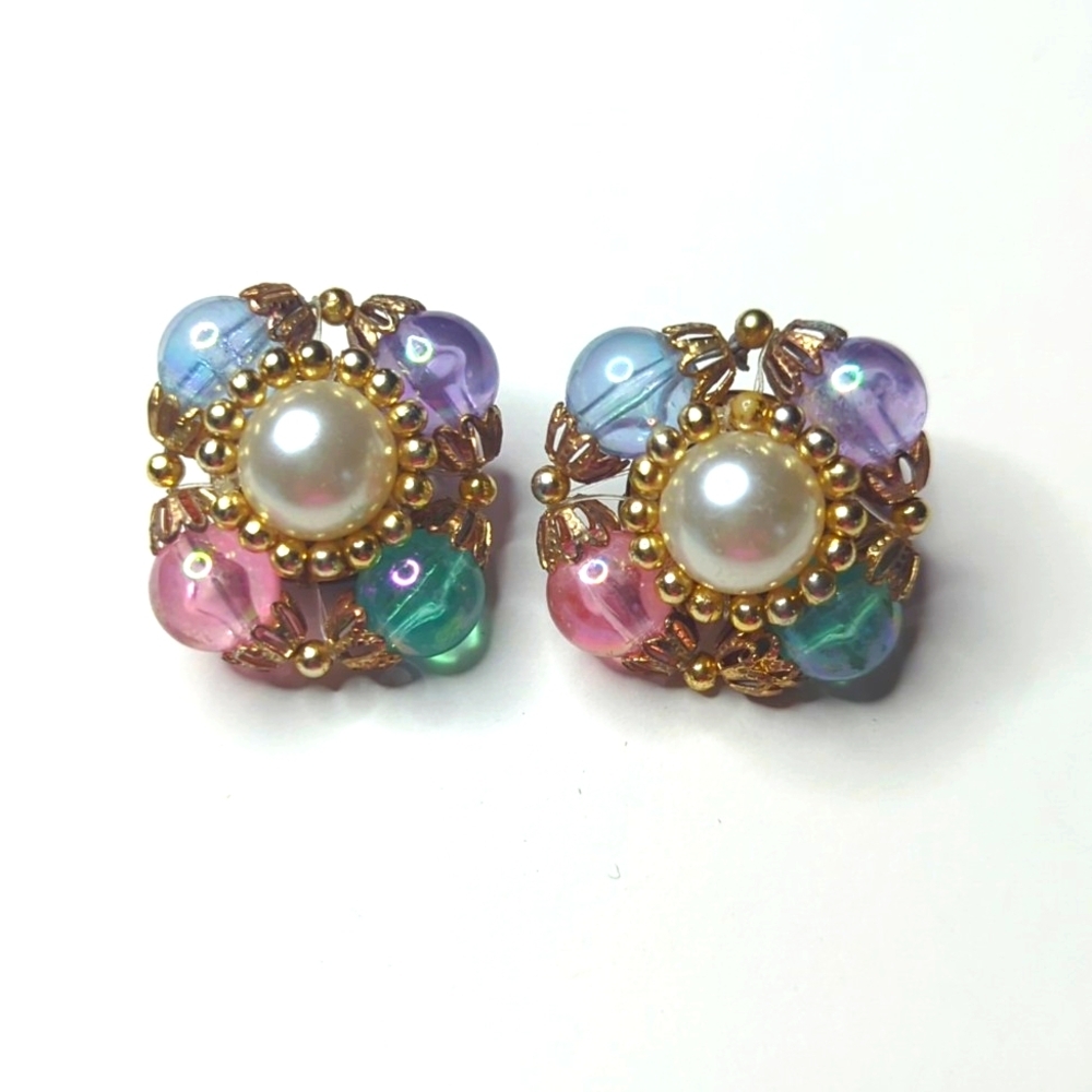 ❤️5/$25 Vintage Multi Color Clip Earrings